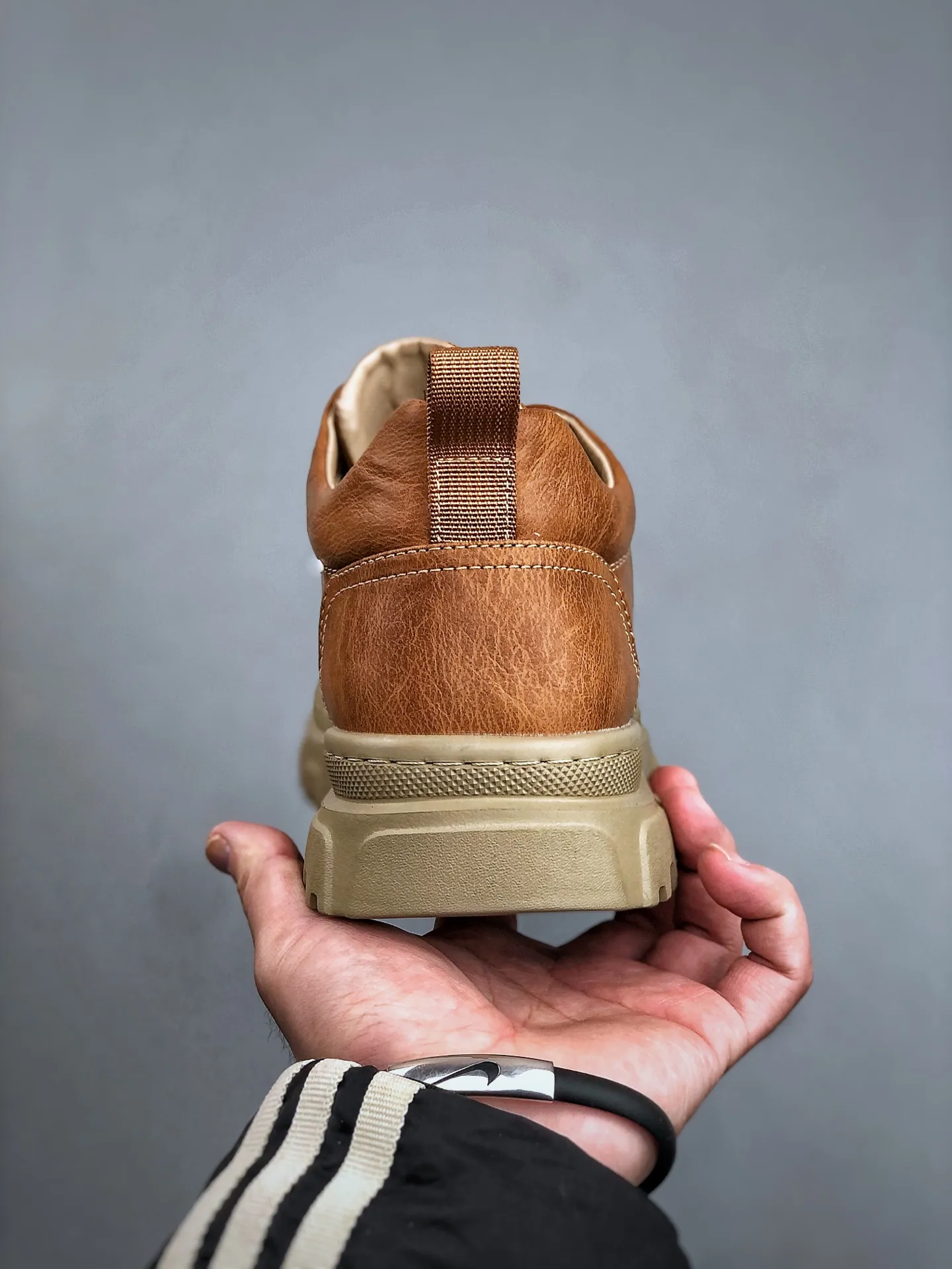 Local pick-up💰 520 supports store Timberland/Timberland classic 25ss new mid-top (plus velvet) classic re-engineered brand new upgrade Guangdong factory quality original box original packaging The fabric is made of top Italian frosted cowhide with anti-odor and anti-corrosion genuine leather latex insoles to give you a perfect wearing experience quality and durable, a must-have for sportsmen Specially designed to treat those who are not handsome High-quality feet with first-class feel Exclusive supply Official item number: TB23066 Size: 39 40 41 42 43 44